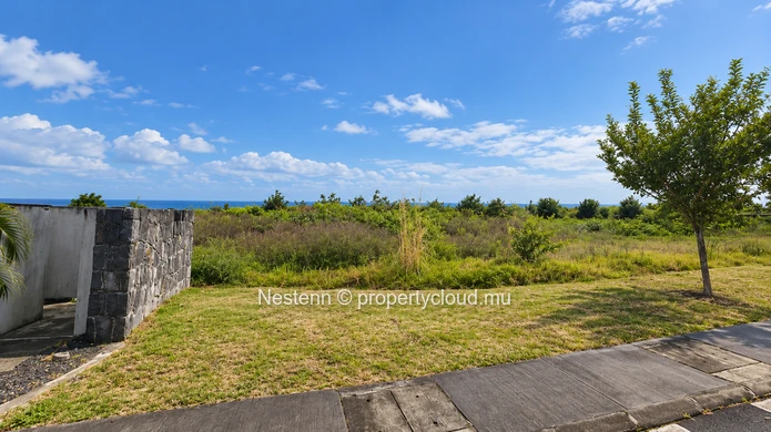 Freehold residential plot of 1,097 m² 