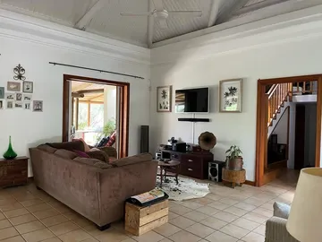 6 Bedroom Villa