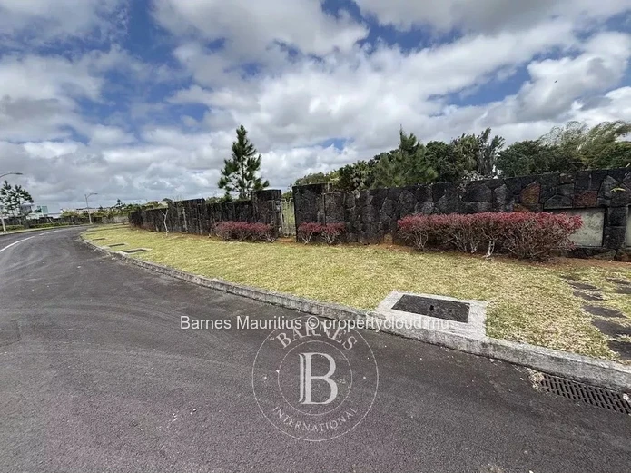 Côte d'Or / Highlands - Residential Plot of Land for Sale - 1,596.79 sqm