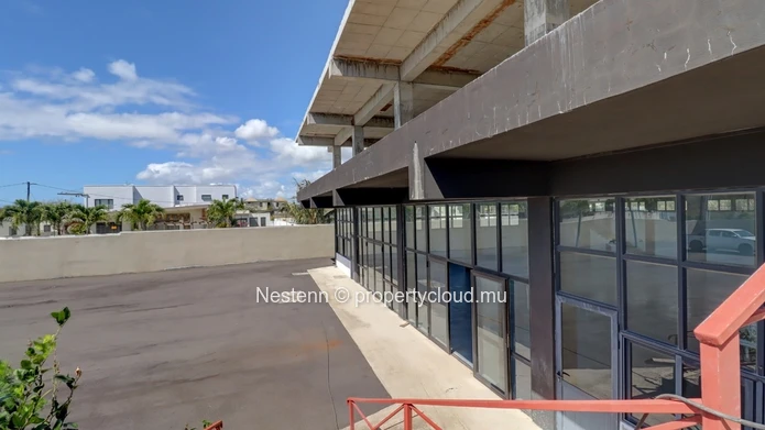 Prime Commercial Space - 600 m² with Large Parking