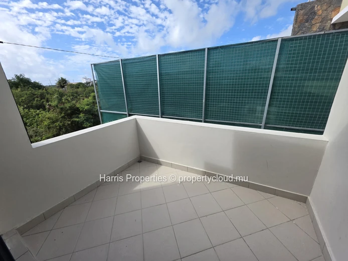 Magnifique duplex individuel moderne à louer à Pereybere – À proximité de Winners et de la plage
