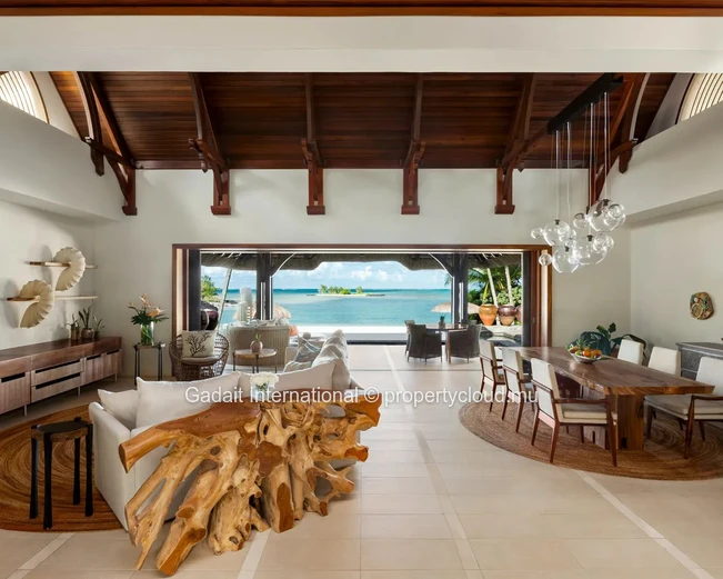 Villa de luxe en bord de mer à vendre | Plage privée et vues sur l'Océan Indien