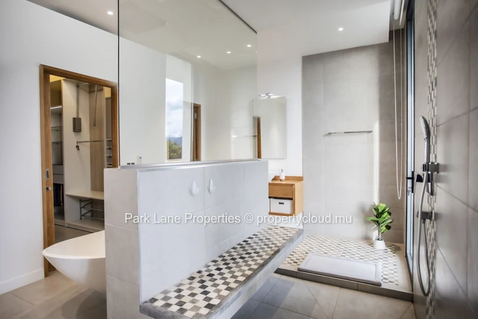 Villa Rempart | Villa Prestigieuse de 5 Chambres avec Piscine et Cadre Montagneux