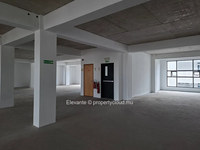 766 m² Office for Sale in Ebene
