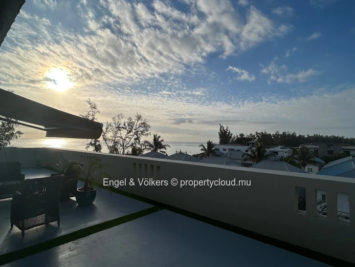 Luxury 3-Bedroom Sea View Penthouse for Rent – Flic en Flac