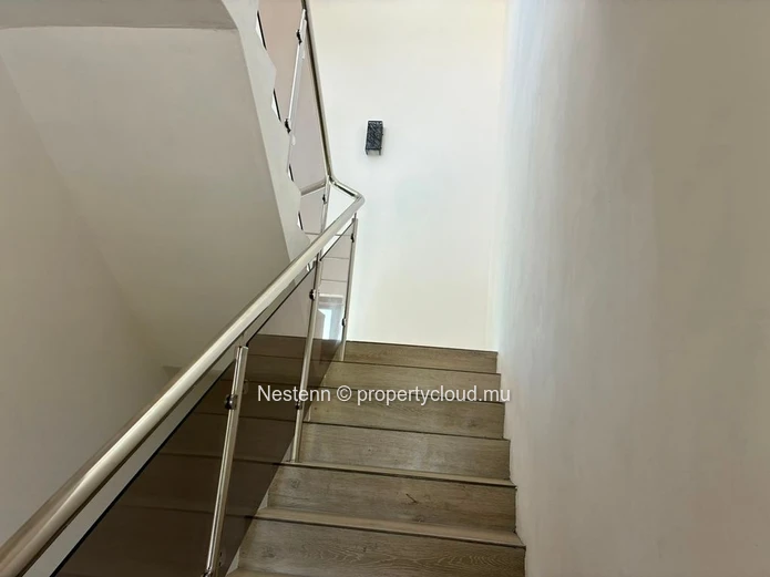 Villa moderne neuve avec 3 suites, piscine et grand jardin – Proche de Chemin Vingt Pieds, Péreybère 