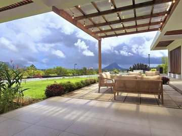 Découvrez cette splendide maison familiale contemporaine, meublée et équipée, de 334 m² sur un terrain de 272 toises,...