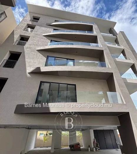 QUATRE-BORNES - Charmant penthouse de ville de 3 chambres avec vue