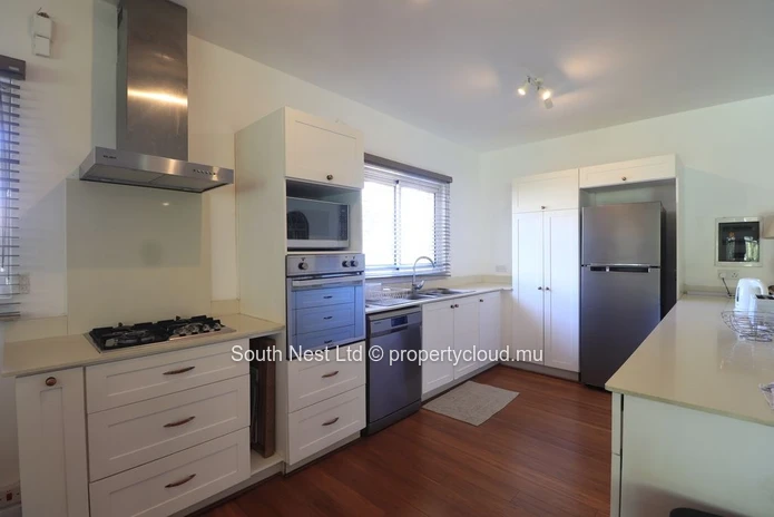 4-bed family house in a prestigious estate.