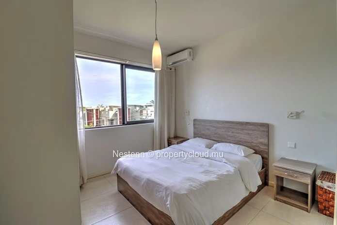 Bel appartement de trois chambres avec terrasse et vue sur la mer