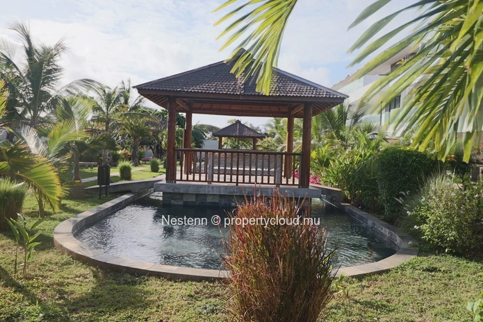 Bright 3-bed apartment with spacious jacuzzi in a residence