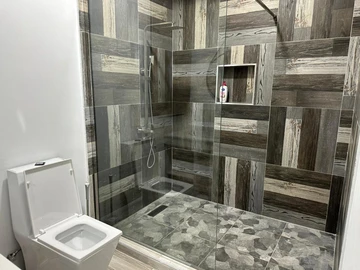 5 Bedroom Apartment