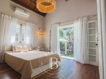 5 Bedroom Villa
