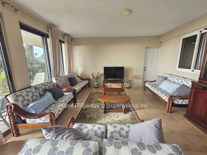 Magnifique appartement de style rustique situé au rez-de-chaussée, à louer à Pointe aux Piments