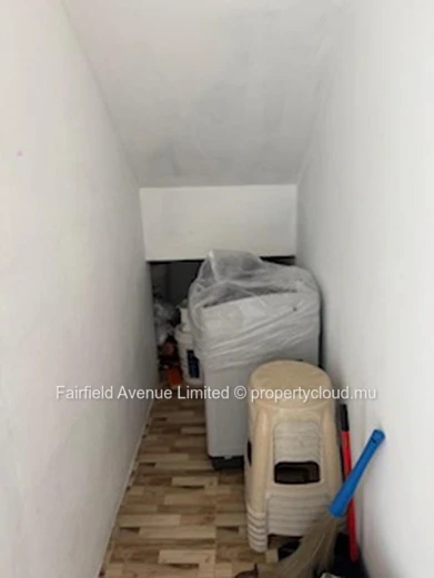 Appartement meublé à louer à Calodyne, 2 chambres, parking, jardin, proche écoles et commerces. Prix Rs 22 500.