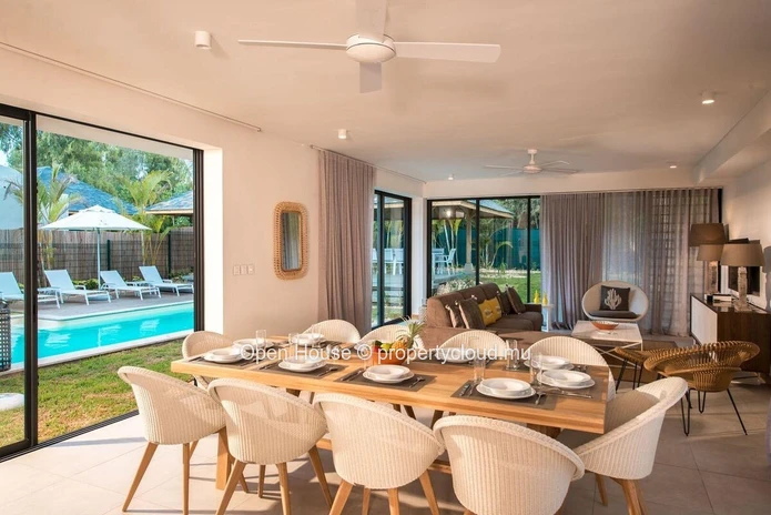 VILLA PDS à vendre, RIVIERE NOIRE, 248m², terrain 688m², 4 chambres, piscine privée, options web, accessible aux étra...