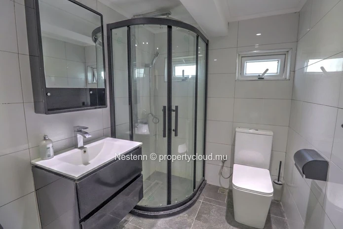 Appartement de 3 chambres récemment rénové à louer à Pointe aux Canonniers