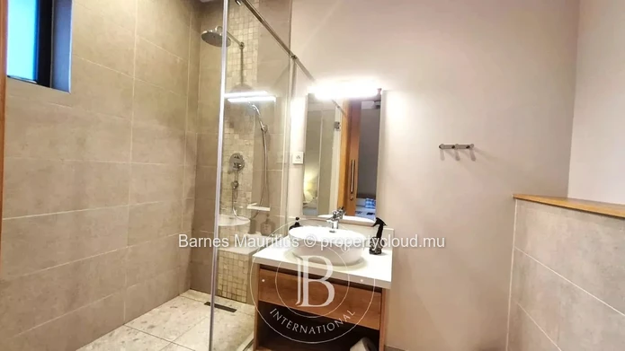 BELLE VUE - luxury Garden Apartment - 4 bedrooms ensuite