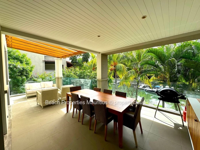 Stunning Waterfront Apartment at La Balise Marina, Black River