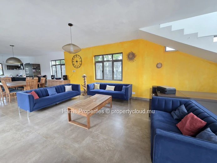 Grande et magnifique maison de 6 chambres avec deux studios à vendre