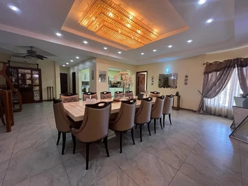 9 Bedroom House