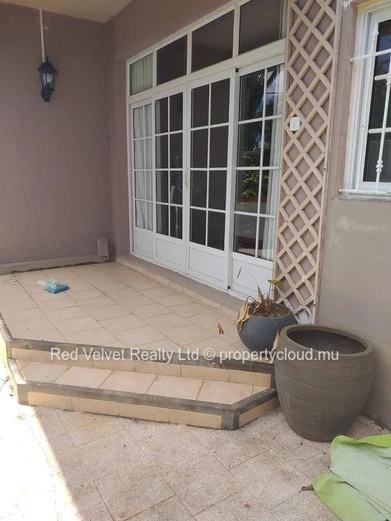 Appartement d'une chambre au rez-de-chaussée à louer à Quatre-Bornes