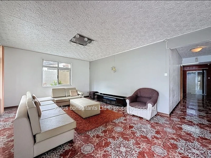 4BR Furnished Rose Hill Home — Retro Tiles, Balcony & Parking
