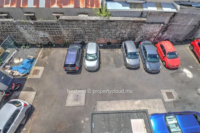 Investissez au cœur de Port-Louis: Bâtiment commercial moderne – Emplacement stratégique, prêts à exploiter
