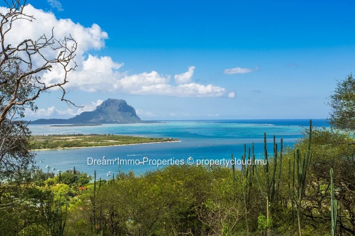 Sublimes Villas Offrant Une Vue Mer & Morne Panoramique A Riviere Noire - Ile Maurice