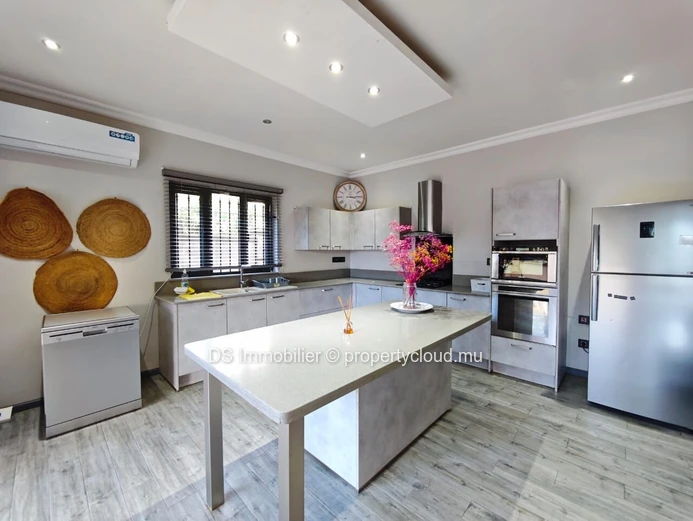 À Louer – Villa 4 Chambres Avec Piscine -Mont Choisy -Nord