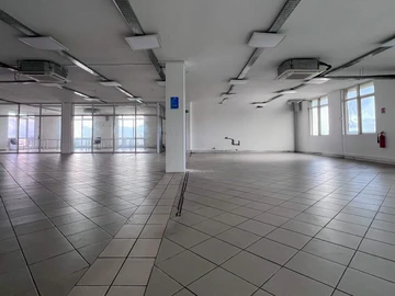 Ideal Office Space in the Heart of a Vibrant District 