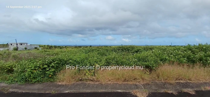 Residential land for sale in Plaine Magnien - Calm region