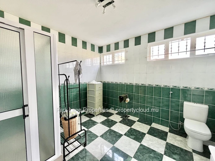 Grande Villa Familiale à Vendre à Quatre Bornes