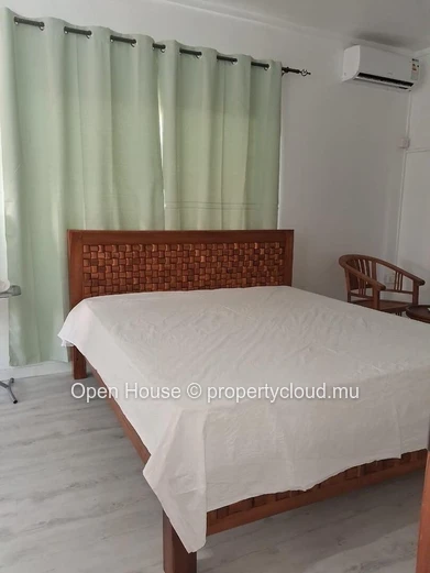 VILLA MAURICIEN NEUVE, à vendre à Calodyne, 210m², 4 chambres, piscine privée, proche de la mer, meublée, Rs.