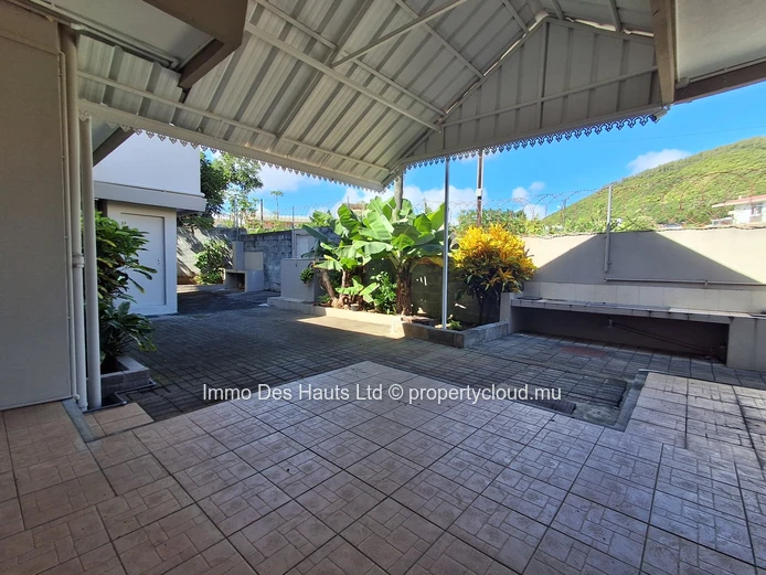 Space for rent long term Sodnac Quatre Bornes 