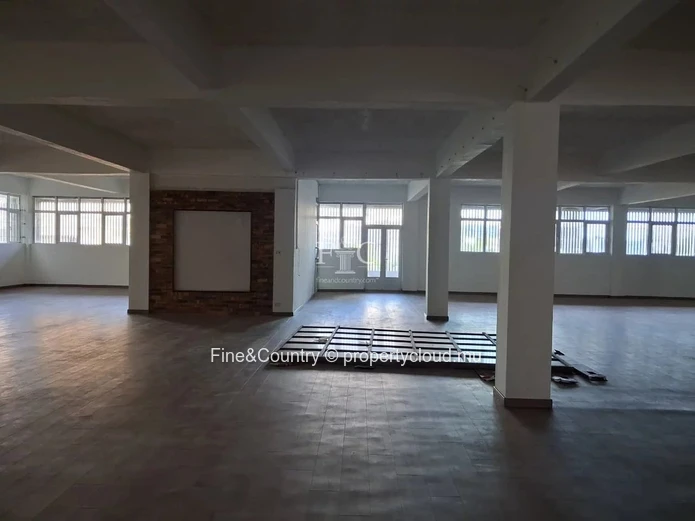 À Louer – Espace Commercial de 1,050 m² au cœur de Port Louis
