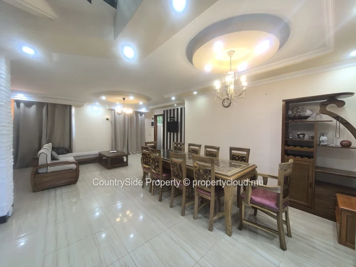 Villa spacieuse de 4 chambres avec bureau et vue sur le toit-terrasse