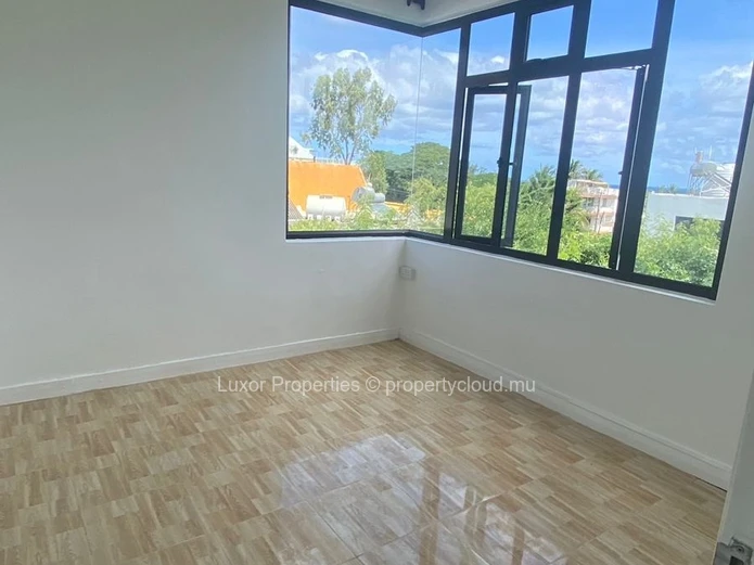 Apartment with rooftop swimming pool 