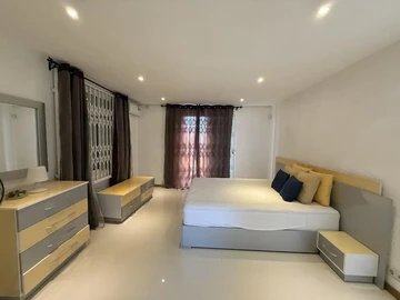 5 Bedroom Villa
