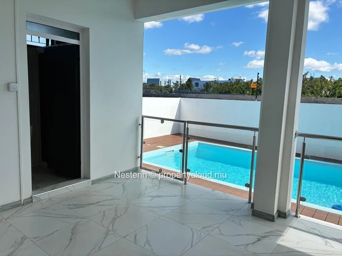 Modern 3-bedroom villa with pool close to the beach and Super U supermarket
