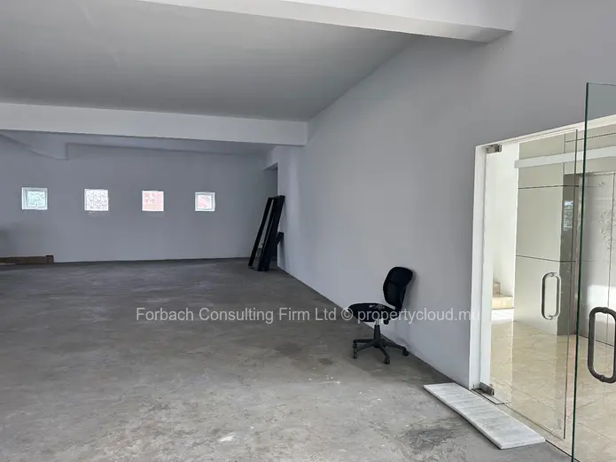Prime location for office, warehouse, wholesale of luxury goods or pharmaceutical products