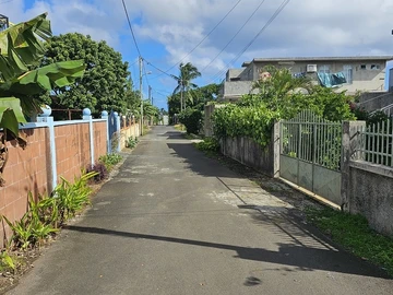 Tranquil Coastal Living: Charming home in peaceful area