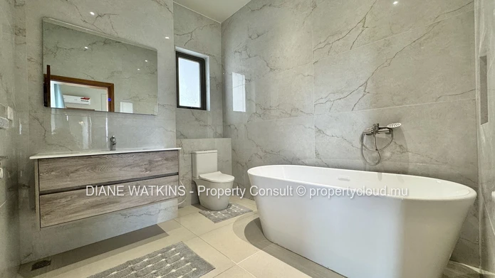 Contemporary 4-Bedroom House with Private Pool for Rent in Flic en Flac