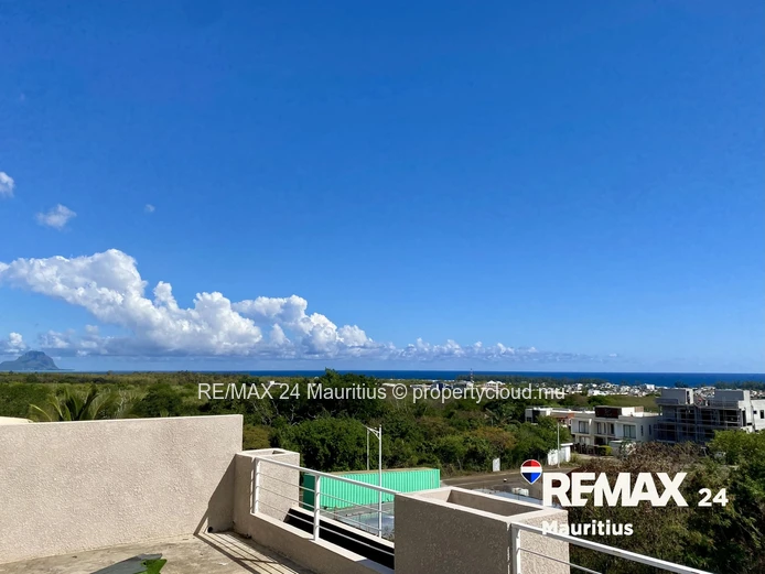 Sea View Villa with Double Garage