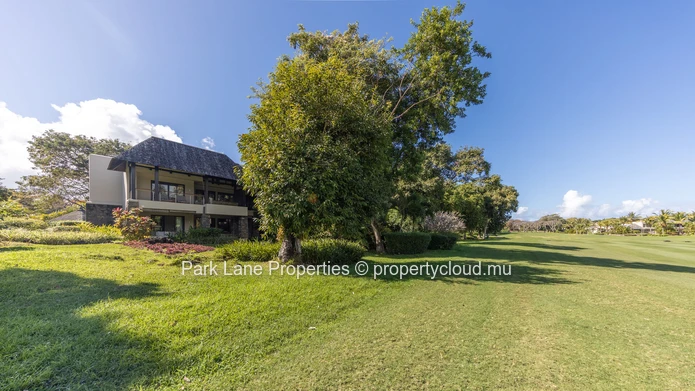 Appartement au rez-de-chaussée idéalement situé avec vue sur le parcours de golf