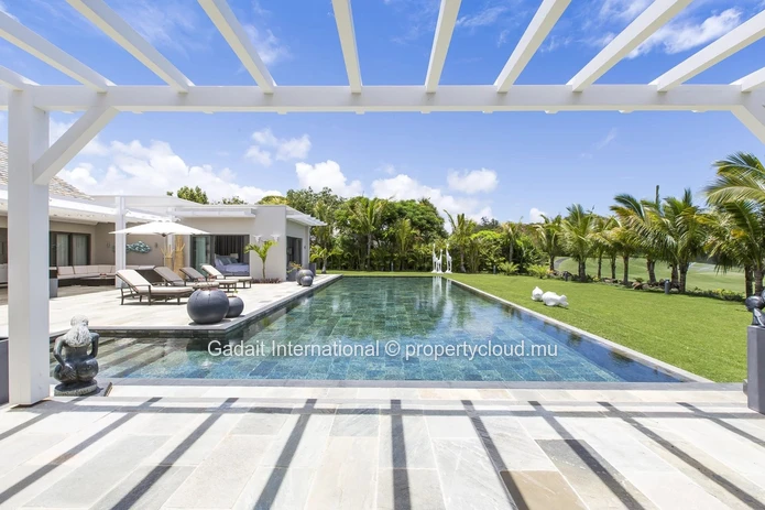 Exceptional villa with panoramic golf view at Anahita Beau Champ