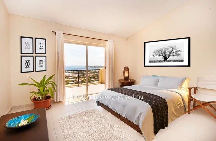 Magnificent modern apartment of 320m2 with private swimming pool and stunning views over the bay