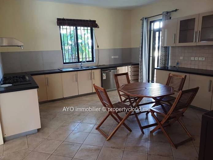 Beautiful 4 bedroom villa with pool and huge garden in Calodyne