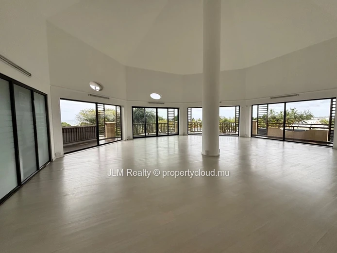 À louer – Bureau spacieux de 120 m² avec vue mer à Tamarin, Île Maurice
