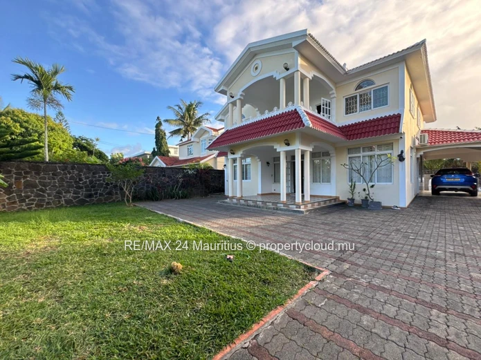 4 Bedroom House in Pointe Aux Canonniers | Freestanding